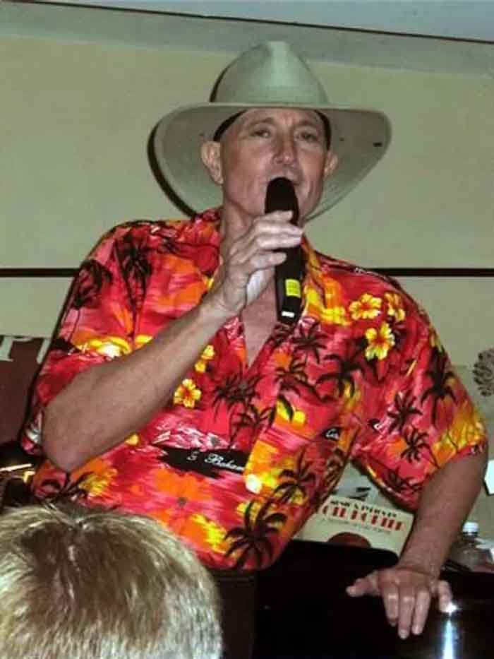 Christopher Riordan performing at Garbo, Puerto Vallarta